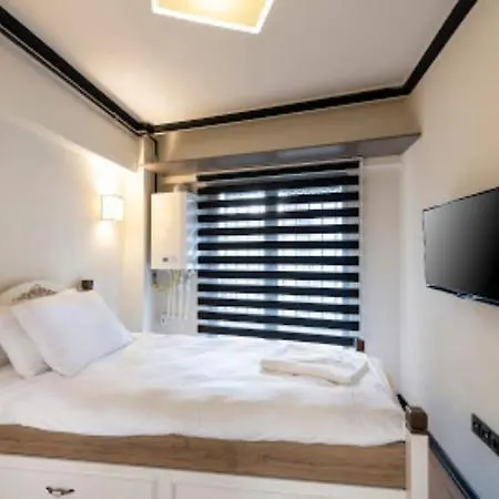 Aparthotel Global 2*